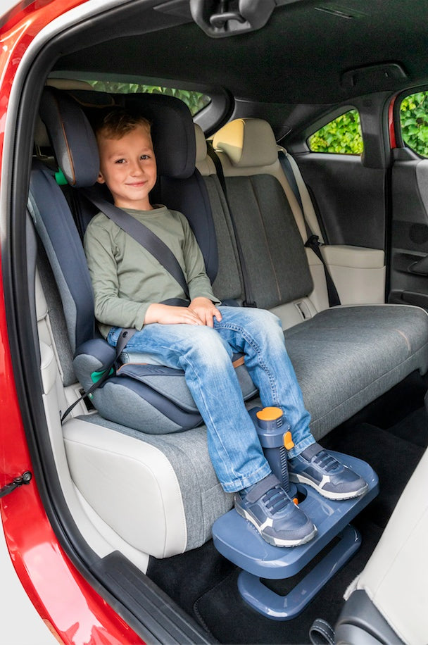 KneeGuardKids - Car seat footrest - Knee Guard Kids